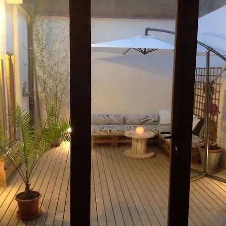 Daire Roos, Design Loft Near The Sea.